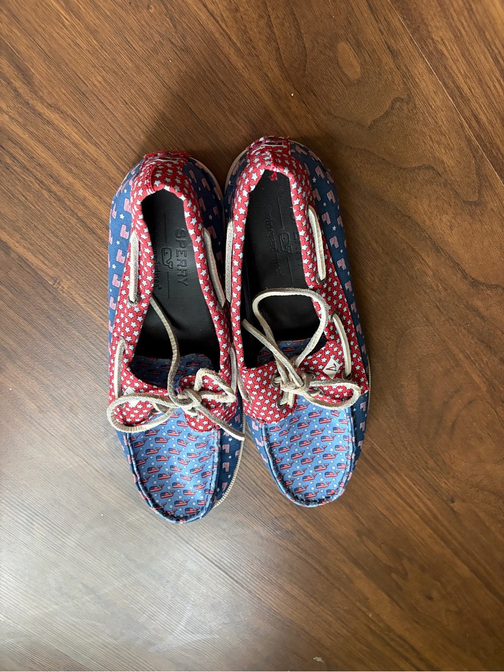Vineyard Vines Shoes - Picture 2 of 3